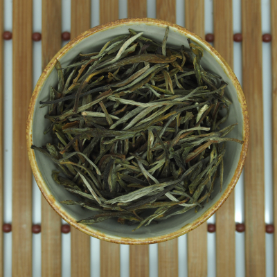 White Pine Needles - Valkoinen tee alk. 50 g